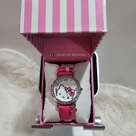 Sanrio Hello Kitty Watch with pink band,hanging Bow Charm. CZ Trim Around Face - Picture 3 of 6